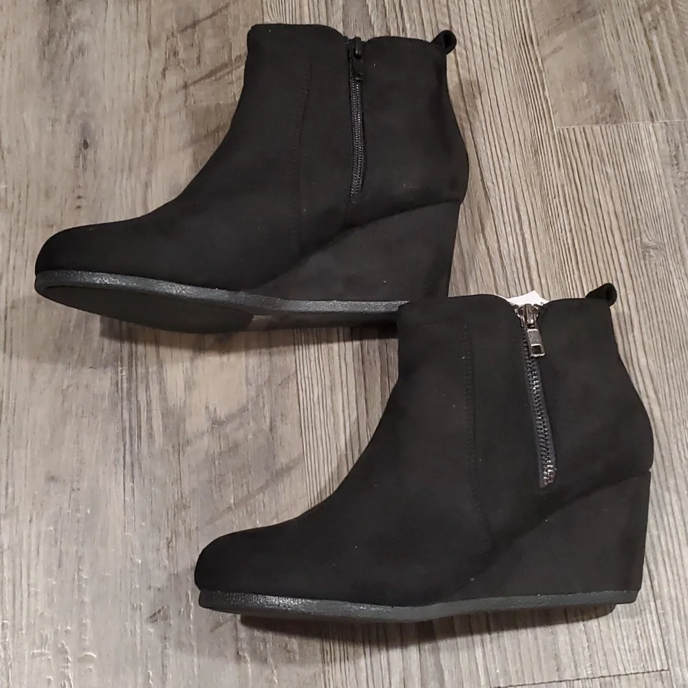 Dream Pairs Wedge Heel Ankle Suede Booties Size 7.5